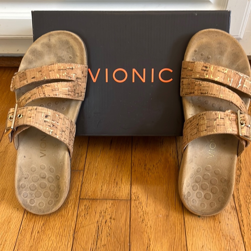 Vionic Gold Cork Sandal Sz 7